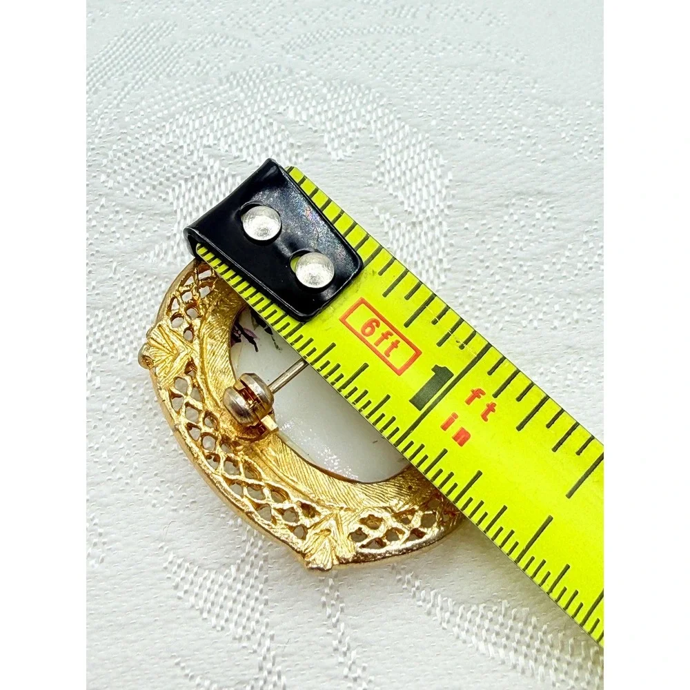 N/A beautiful brooch